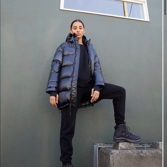 ARITZIA TNA SUPER PUFF MID - Picture 2 of 6